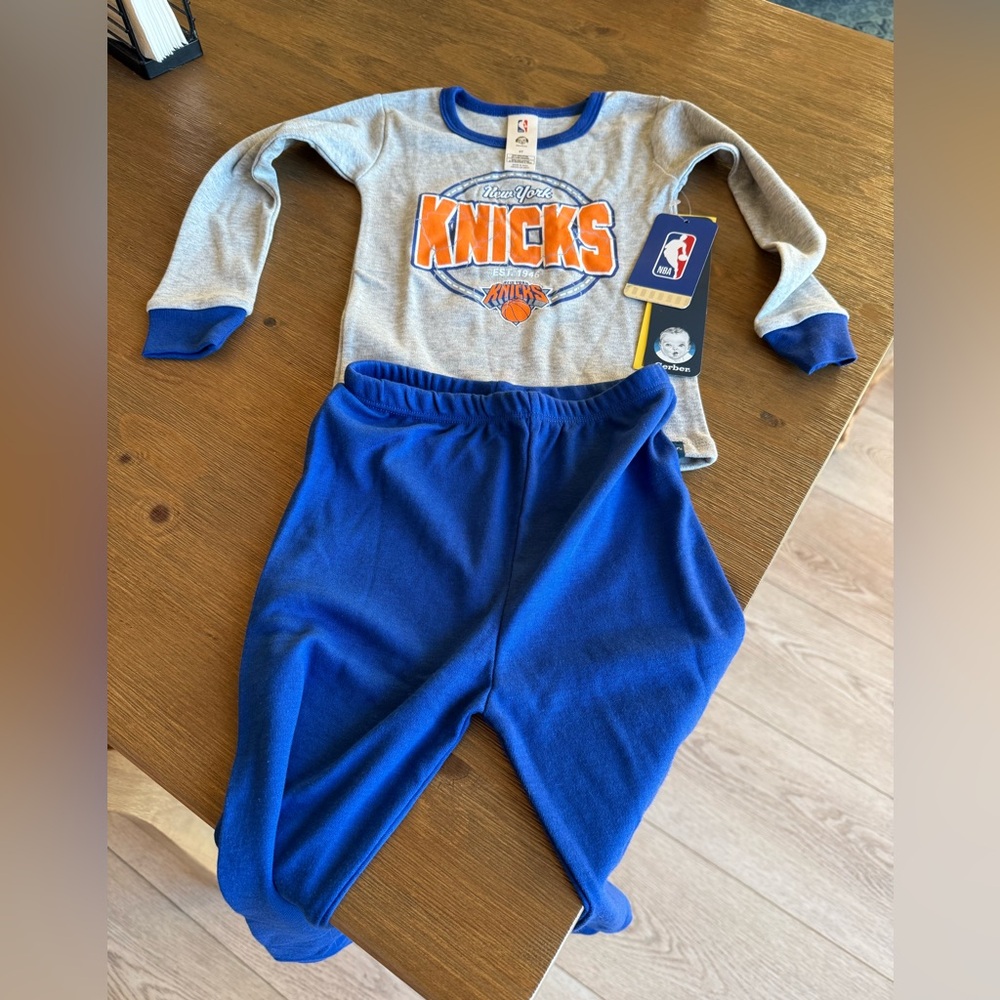 New York Knicks Baby Pajama Set (new with tags)